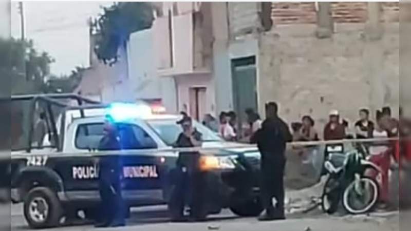 Muere hombre a tiros y lesionan a otro en un comercio en Emiliano Zapata, Morelos 