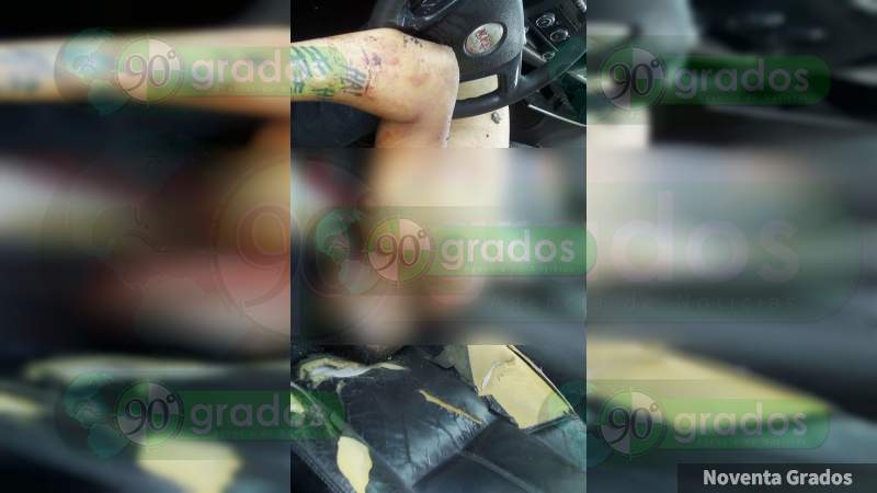 Abandonan camioneta con cuerpos en la carretera Buenavista - Tepalcatepec 