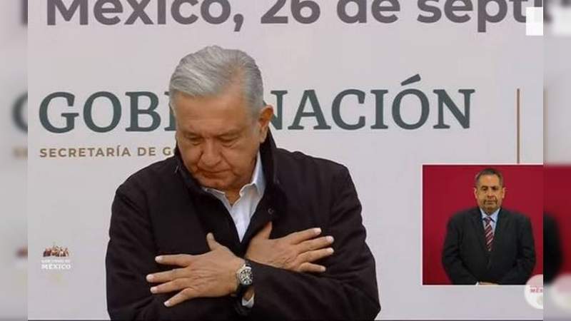 López Obrador se disculpa con los padres de los 43 normalistas desaparecidos en Ayotzinapa 