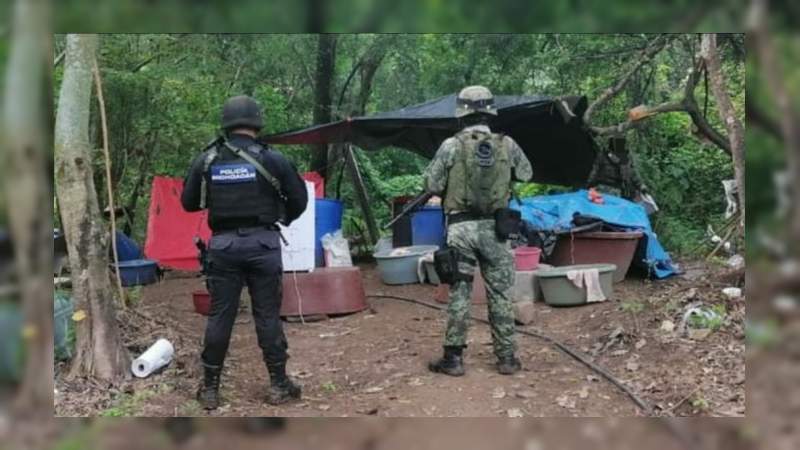 Revientan un “narcolaboratorio”en Carácuaro, Michoacán 