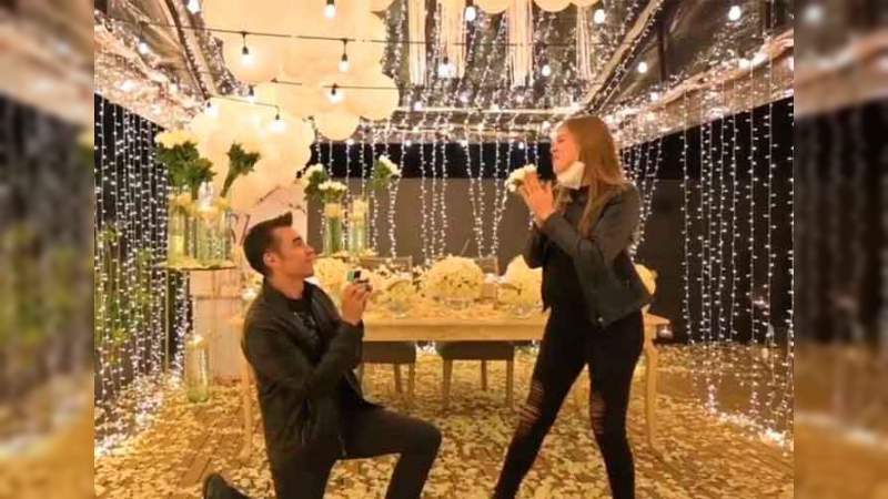 Adrián Uribe lo hace oficial y se compromete con Thuany Martins  