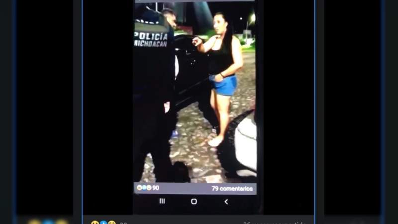 Policía “cacha” a la síndico de Apatzingán presuntamente borracha y en situación vergonzosa en la vía pública 