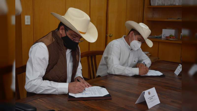 UMSNH firma convenio de colaboración con la unión ganadera de Michoacán