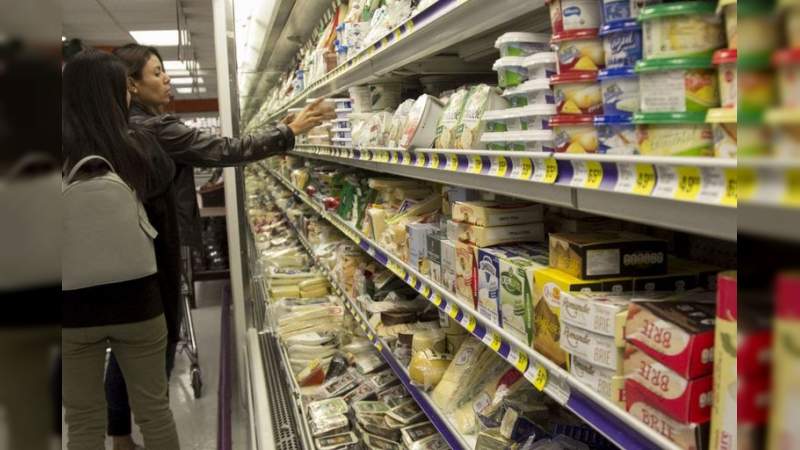 Prohíben en México venta al público de 20 marcas de quesos por engaño al consumidor 