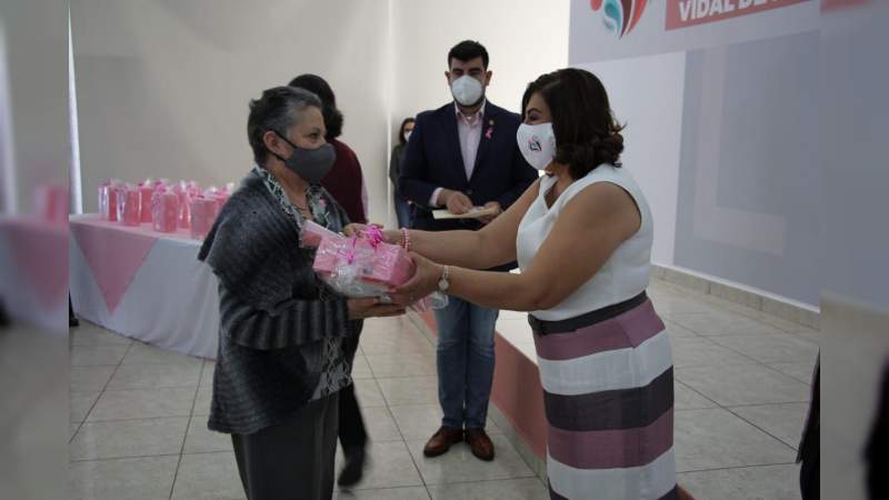 Entrega DIF Morelia prótesis externas de mama a 66 mujeres 