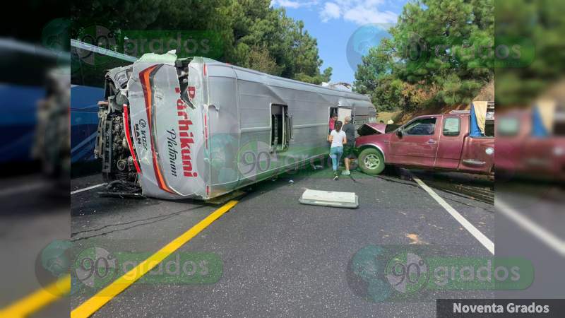 Un muerto y 17 heridos graves, deja accidente vial en la Siglo XXI
