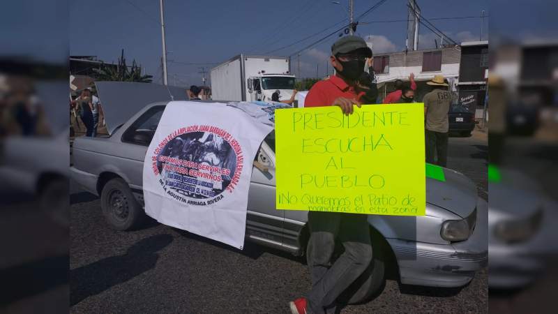 Segundo día de manifestación en Siervo de la Nación porque los habitantes de la zona no quieren el puente sobre las vías del tren 