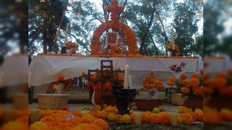 Las tradiciones de Noche de Muertos tienen más de espectáculo y folklore que de cosmovisión y ritual