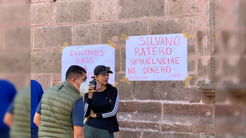 CNTE se manifiesta en el Ayuntamiento de Morelia, exigen pagos atrasados