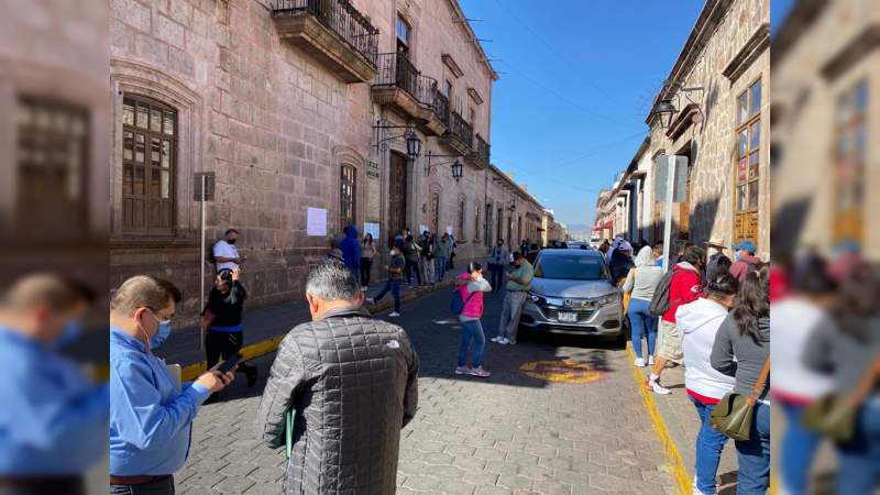 CNTE se manifiesta en el Ayuntamiento de Morelia, exigen pagos atrasados