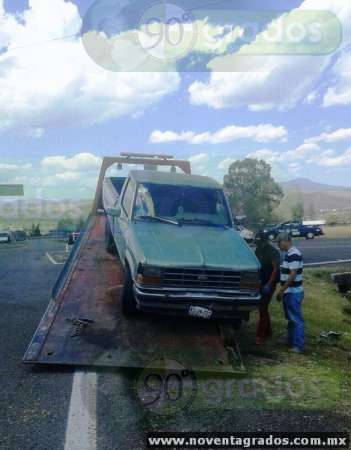 Bloquean carretera tras detención de presunto líder de talamontes, en Michoacán; hay 24 detenidos - Foto 1 