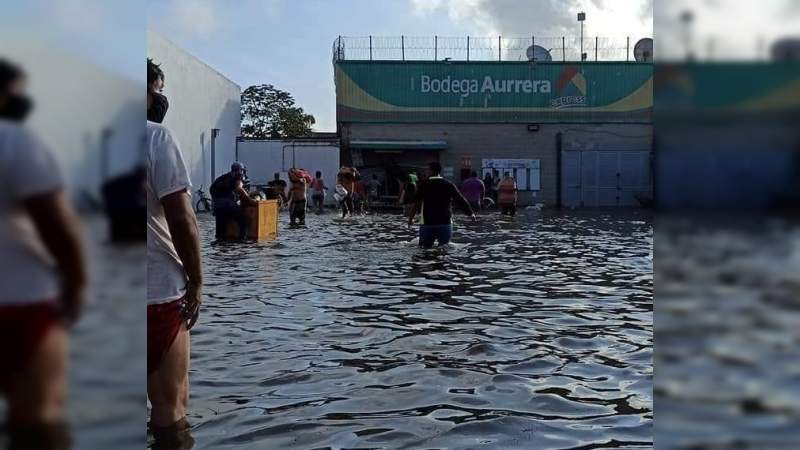 Reportan saqueos de negocios y comercios por damnificados en Villahermosa 