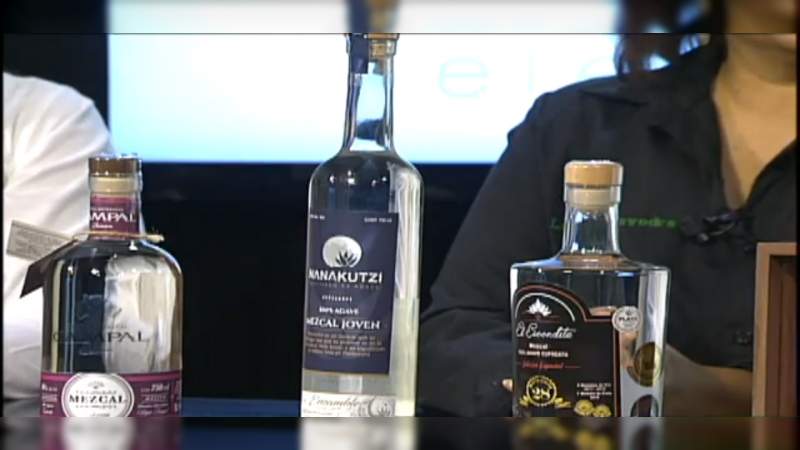 Obvtienen oro y plata en Bruselas, Bélgica por  mejor producción de mezcal, orgullosamente michoacanos