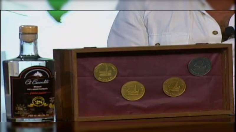 Obvtienen oro y plata en Bruselas, Bélgica por  mejor producción de mezcal, orgullosamente michoacanos