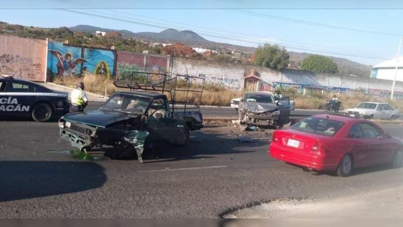 Se registra aparatoso choque en la salida a Quiroga de Morelia ...