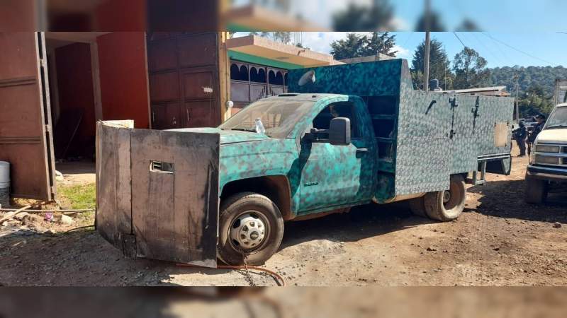 Detienen en Salvador Escalante, Michoacán a seis personas, aseguran autos, armas y destruyen  un narcocampamento