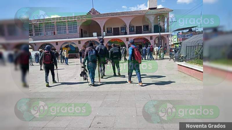 Estudiantes y pobladores retienen a 5 policías en Nahuatzen: Exigen liberación de  66 normalistas presos en Mil Cumbres