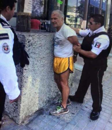 (Vídeo) Detienen a canadiense que besaba a niñas pequeñas en Acapulco - Foto 1 