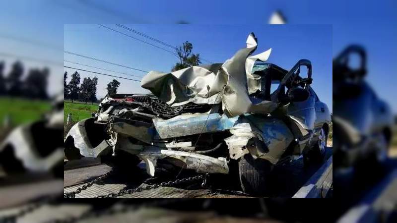 Mueren tres personas en accidente en Cuitzeo, Michoacán 