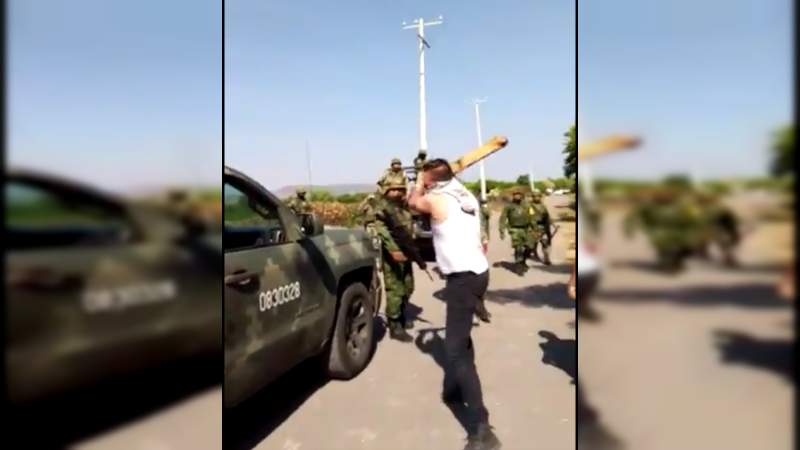 Humillan a militares en Múgica 