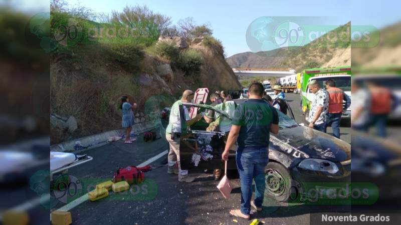 5 heridos graves tras volcadura en la Autopista Siglo XXI; 2 menores entre ellos 