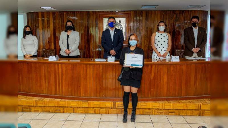 Entrega Rector Raúl Cárdenas Navarro reconocimientos a ganadores de concurso para promover la igualdad de género