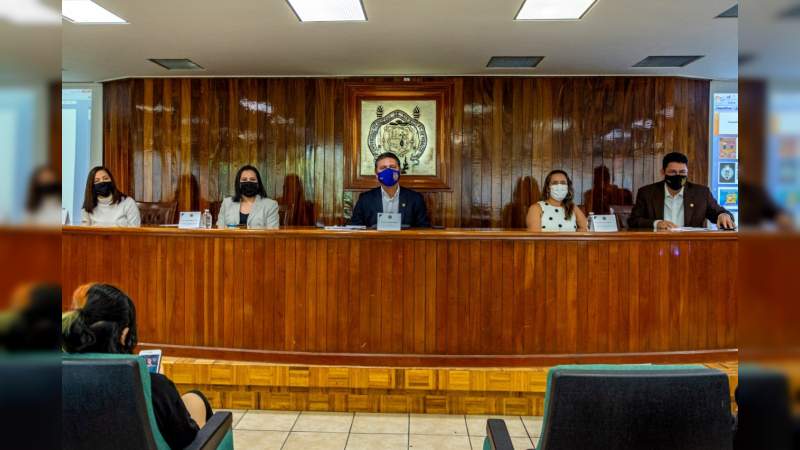 Entrega Rector Raúl Cárdenas Navarro reconocimientos a ganadores de concurso para promover la igualdad de género