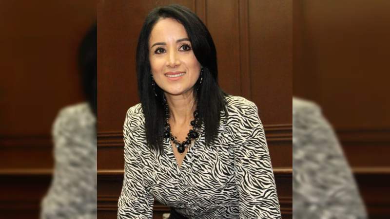 Lucila Martínez plantea otorgar seguridad jurídica a los estudiantes y regular universidades 