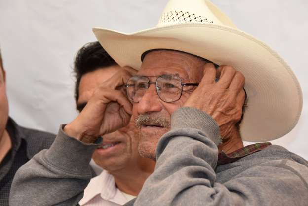 DIF Michoacán entrega lentes a adultos mayores - Foto 0 