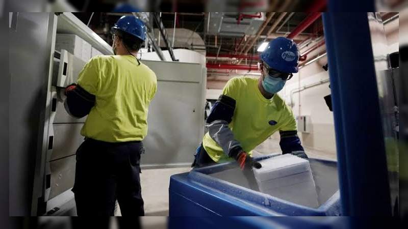 Comienza EU distribución en todo el país de vacunas de Pfizer 