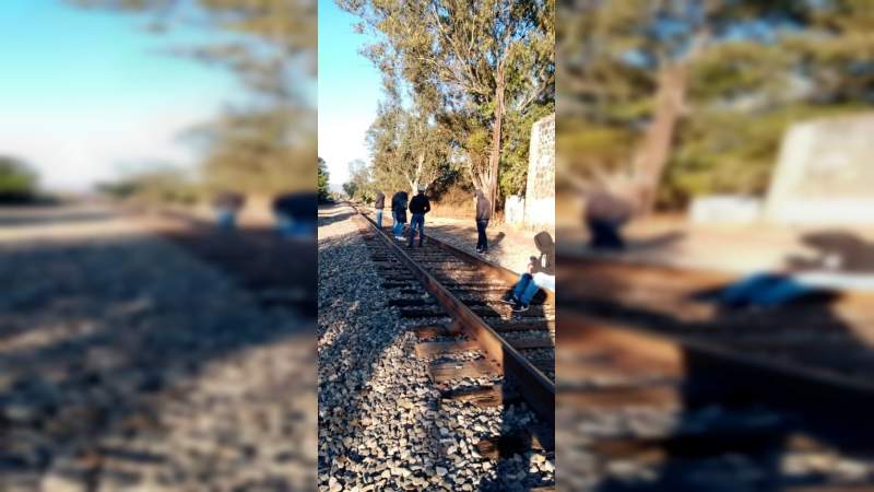 Normalistas retoman su estrategia de bloquear y desbloquear vías férreas, reporta Aiemac 