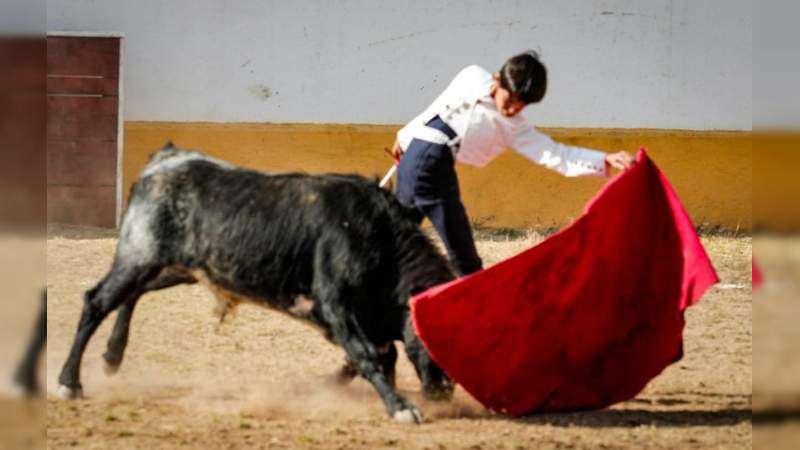 El becerrista portugués Tomás Bastos destapó el pomo de las esencias en el Cortijo la Maestranza 