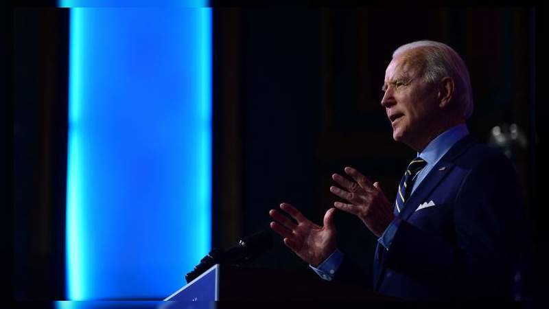 Biden: "Tomará años si seguimos así terminar de vacunar a la población", culpa a Trump del retraso en la distribución 