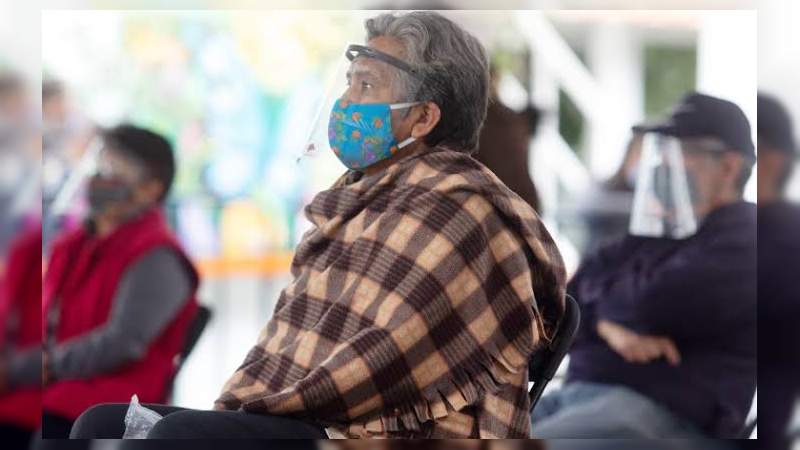 A partir de enero recibirían vacuna contra Covid-19 adultos mayores de 60  