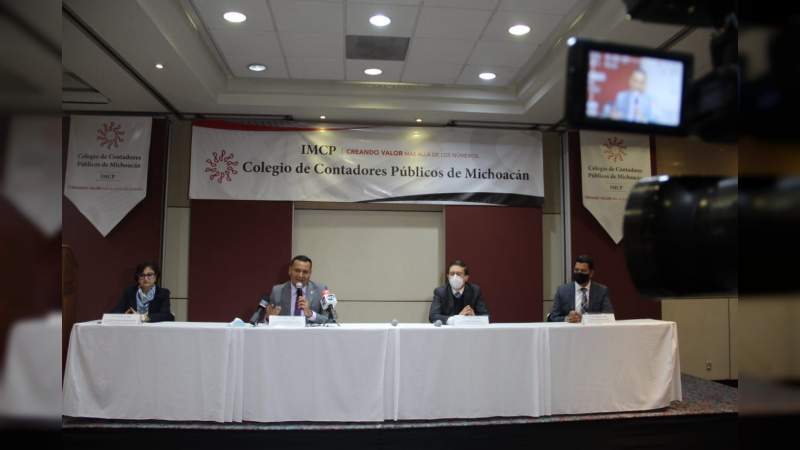 Presentan a Roberto Carlos Estrada Zavala, como presidente del Colegio de contadores Públicos de Michoacán 