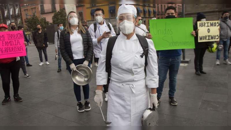 Restauranteros se revelan hacen protesta y anuncian reapertura en el Zócalo de la CDMX 