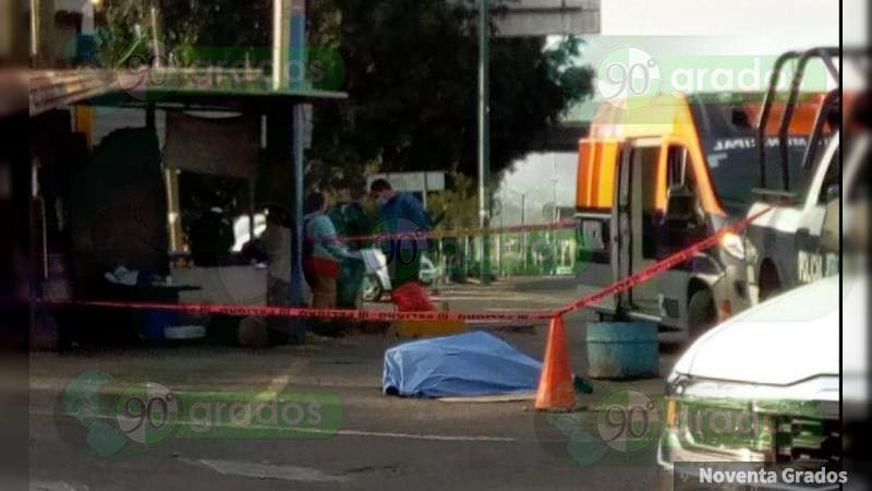 Muere mujer en plena vía pública en Morelia, Michoacán; dicen que fue por Covid  