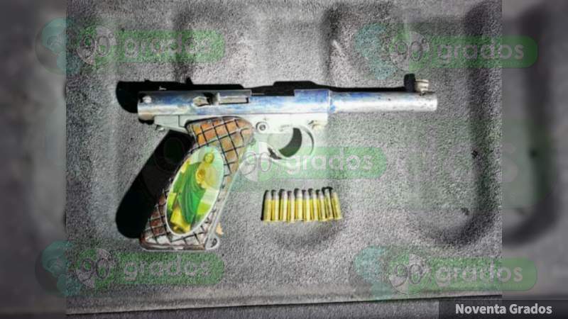 Apatzingán: detienen a sujeto con pistola con imagen de San Judas Tadeo 