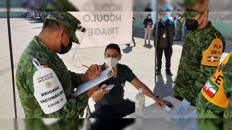 Se aplican exitosamente 490 vacunas a personal médico en las instalaciones de la 21/a. Zona Militar 
