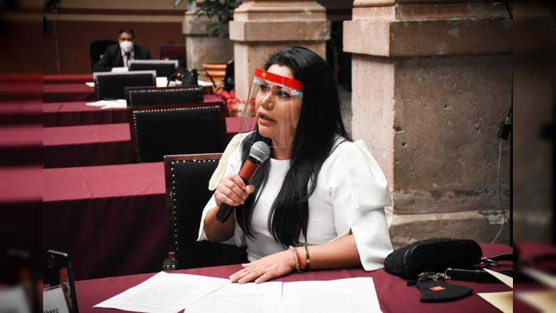 Brenda Fraga a favor del uso obligatorio del cubrebocas; en contra del arresto domiciliario. 