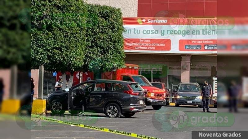 Acribillan a chofer de una lujosa camioneta, en el estacionamiento de Soriana La Pinera, Uruapan 