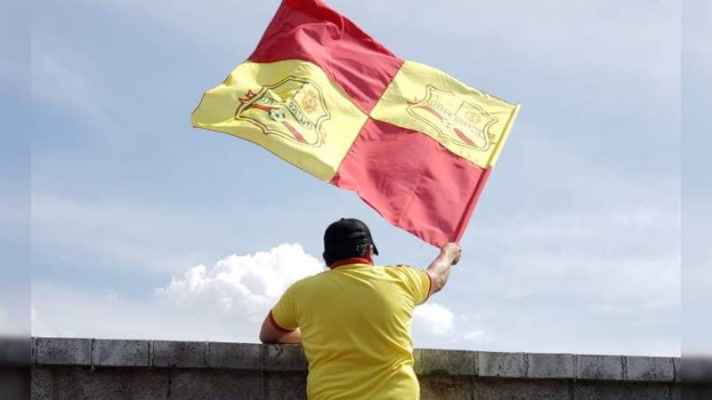 “Era inquietante, quería verlo”: Cachas, el aficionado que se subió a la barda para ver al Atlético Morelia