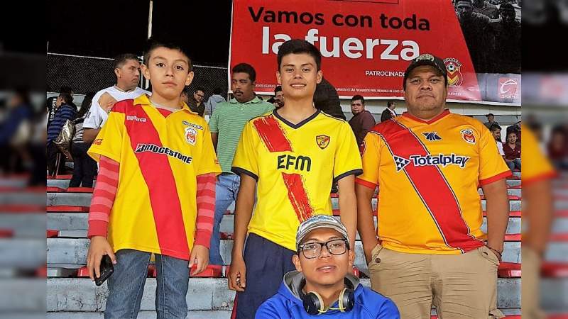 “Era inquietante, quería verlo”: Cachas, el aficionado que se subió a la barda para ver al Atlético Morelia
