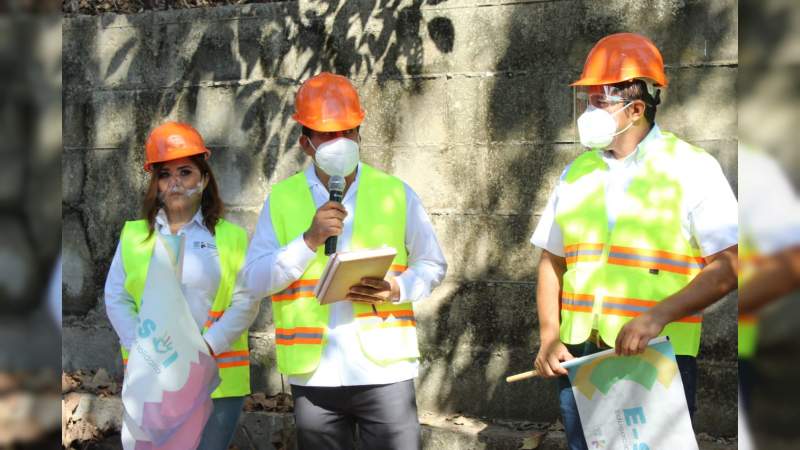 Construyen dos aulas en  Telesecundaria de Chucutitán, Lázaro Cárdenas