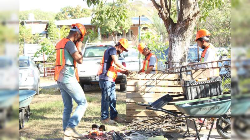 Construyen dos aulas en  Telesecundaria de Chucutitán, Lázaro Cárdenas