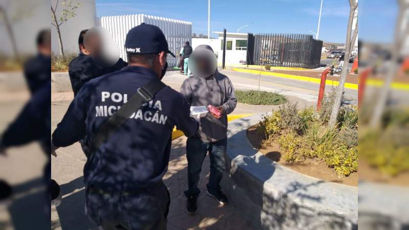 Policía Michoacán solidario con familiares de pacientes del COVID-19, entregan alimentos 