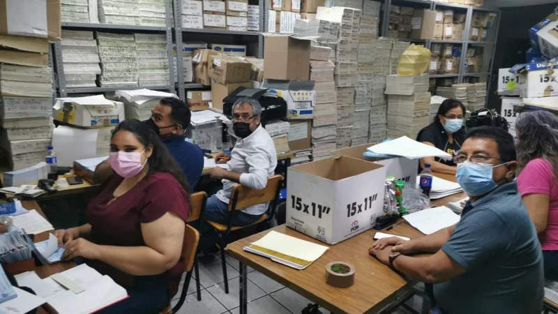 Erogan mil 11 millones de pesos en salarios y bonos a trabajadores de la educación en Michoacán 