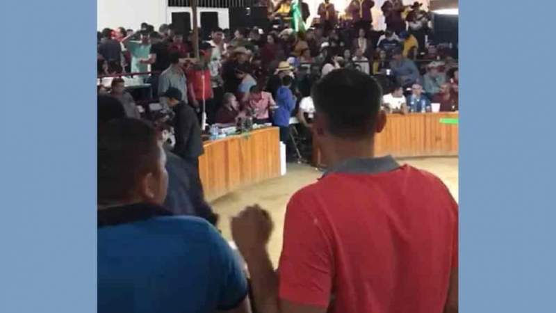 En Arteaga, pobladores denuncian fiestas de la Candelaria; advierten contagio masivo de Covid-19 