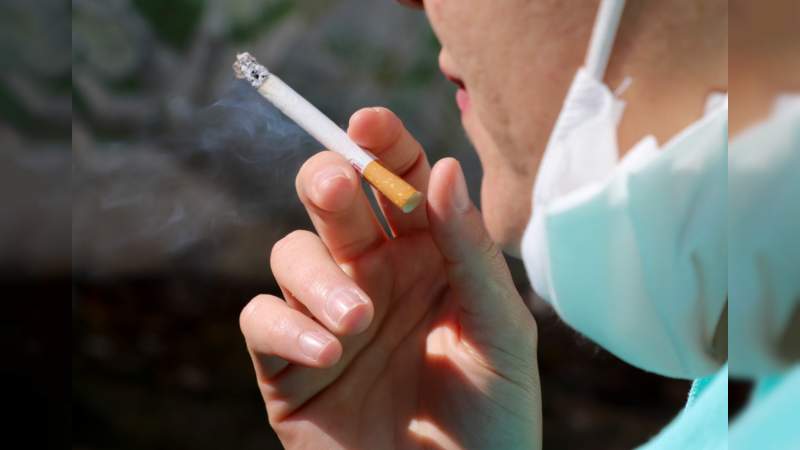 Fumadores, con riesgo de complicaciones graves si contraen COVID-19 