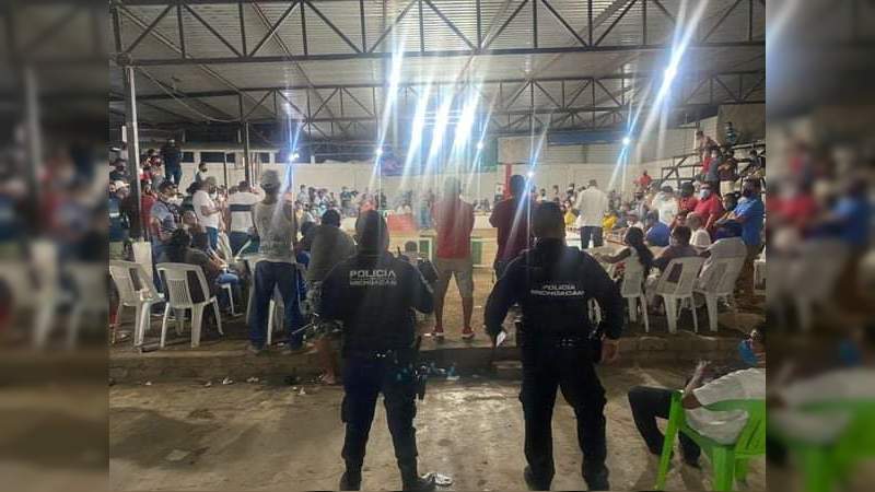 Desalojan a 500 personas de una pelea de gallos en LC